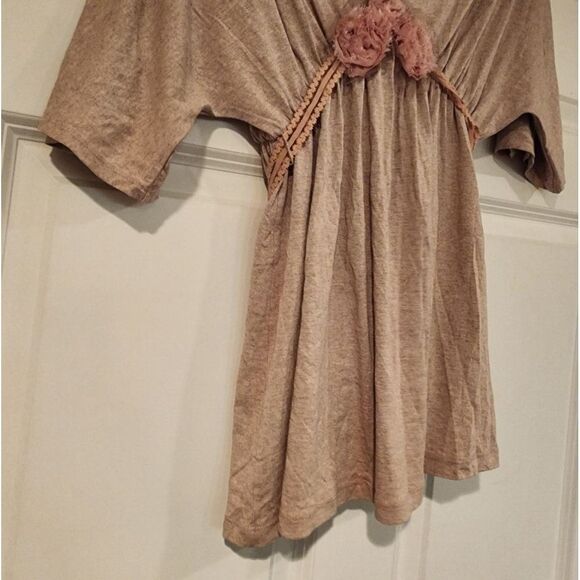 Stretchy tan and pink tie back maternity blouse - Picture 3 of 4